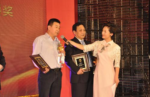 湖南省《关于进一步动员全省工会会员积极消费繁荣市场发展经济的通知》